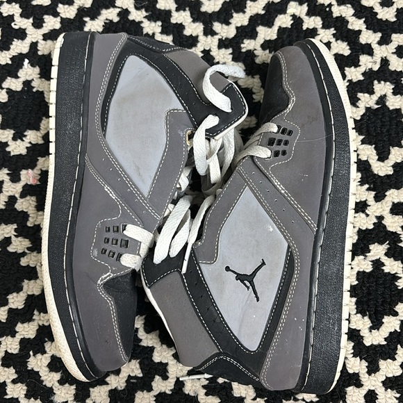 Vintage grey Nike Jordans🩶 - Picture 2 of 5